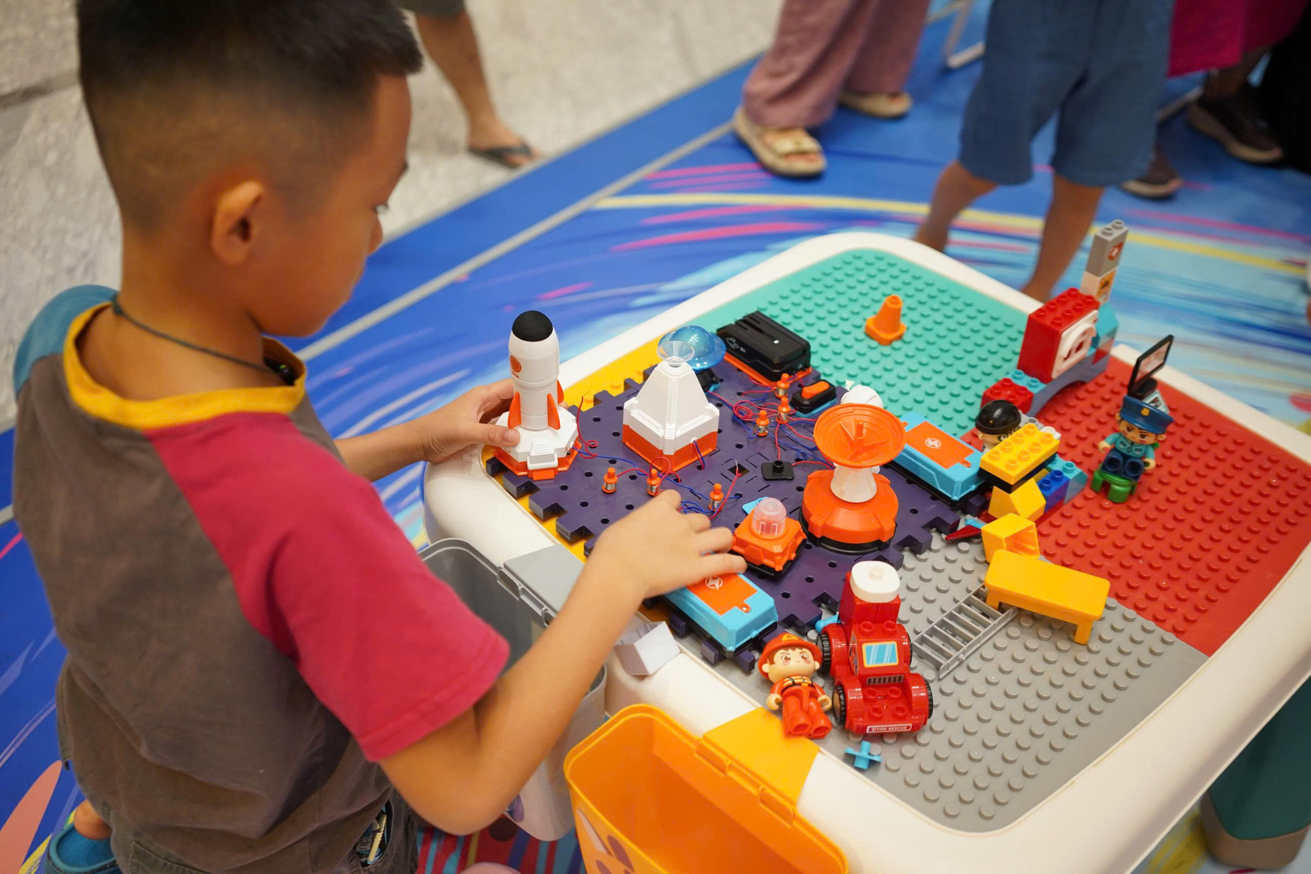 Quà Noel cho bé gái/bé trai: chọn đồ chơi gì để bé vừa vui vừa học? 3 5 MÓN QUÀ NOEL TUYỆT VỜI CHO BÉ ĐAM MÊ LẮP RÁP